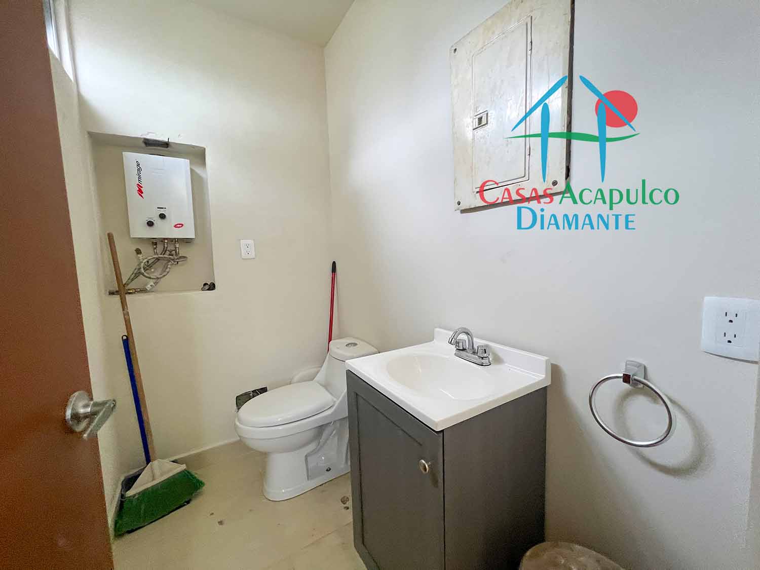 Aura A 001 - Baño de visitas 1